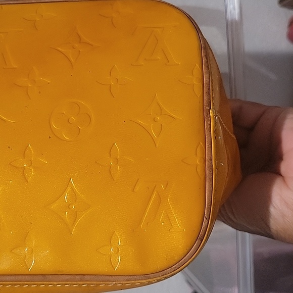 36. Authentic Louis Vuitton Shoulder Bag Houston Yellow Vernis - Picture 4 of 12